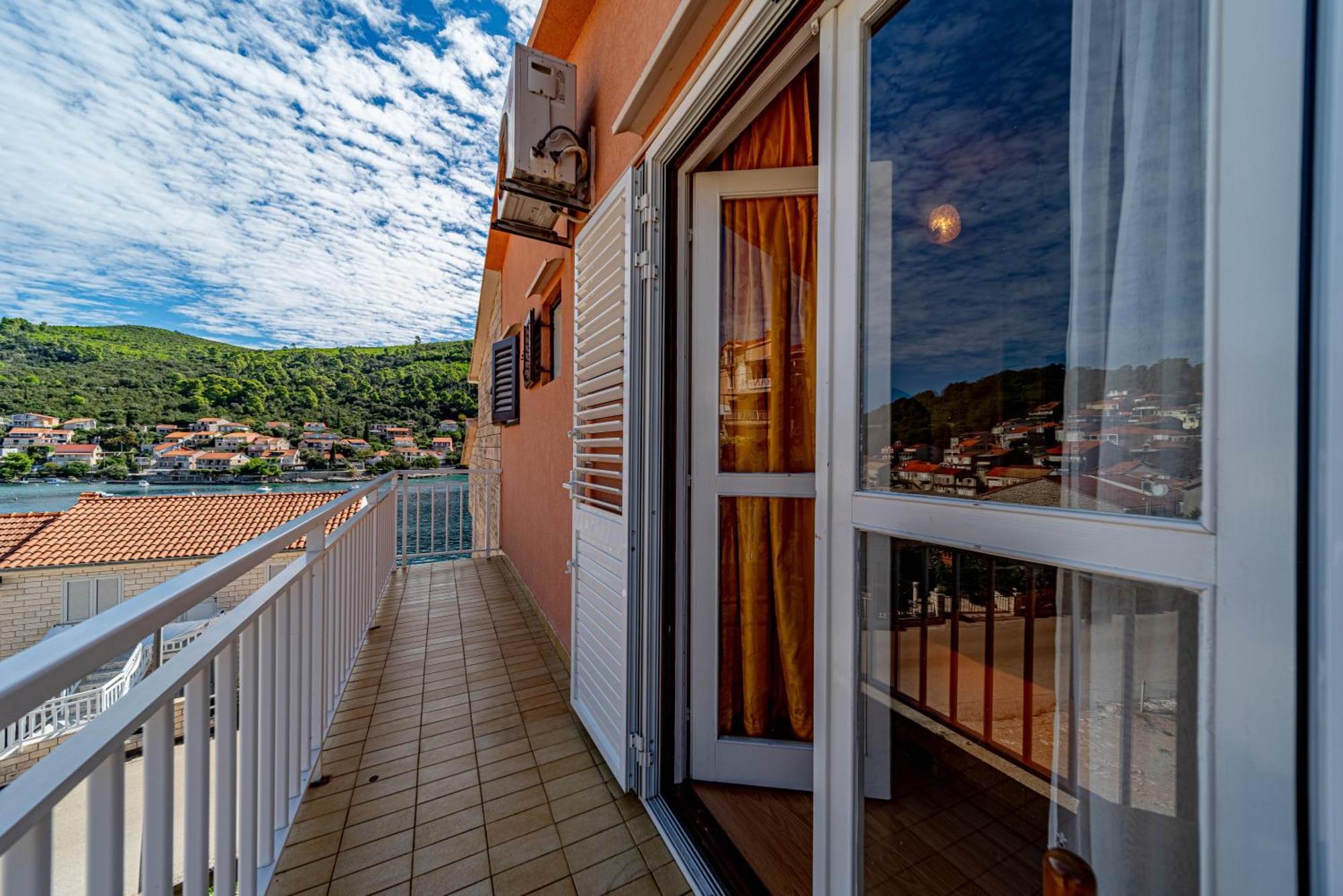 Apartments Kuzma Smokvica  Bagian luar foto